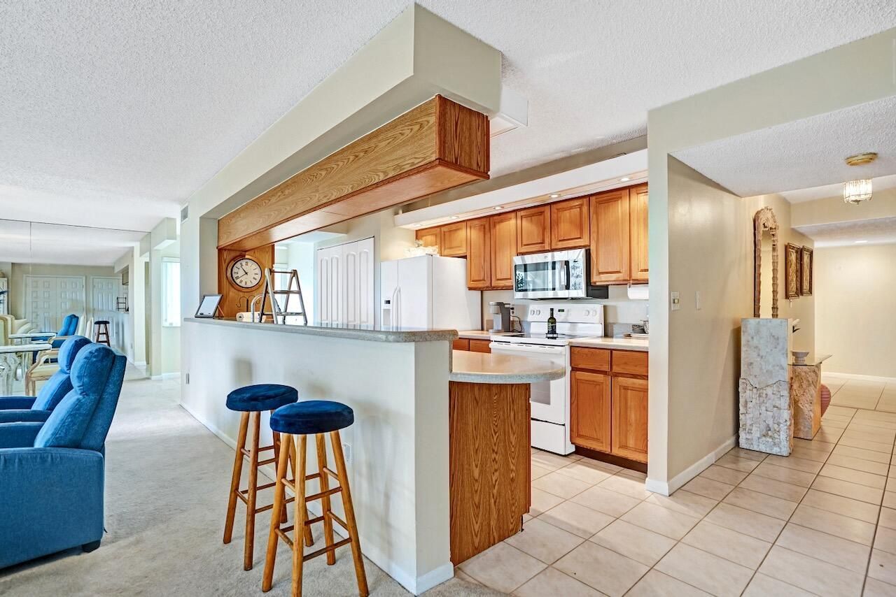 107 Half Moon Circle, Unit H1, Hypoluxo, FL 33462 Photo