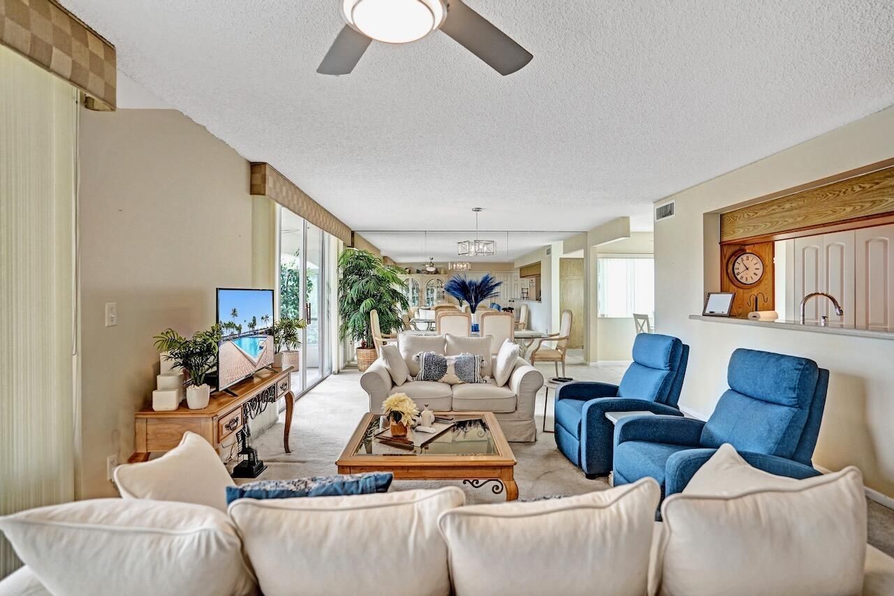 107 Half Moon Circle, Unit H1, Hypoluxo, FL 33462 Photo