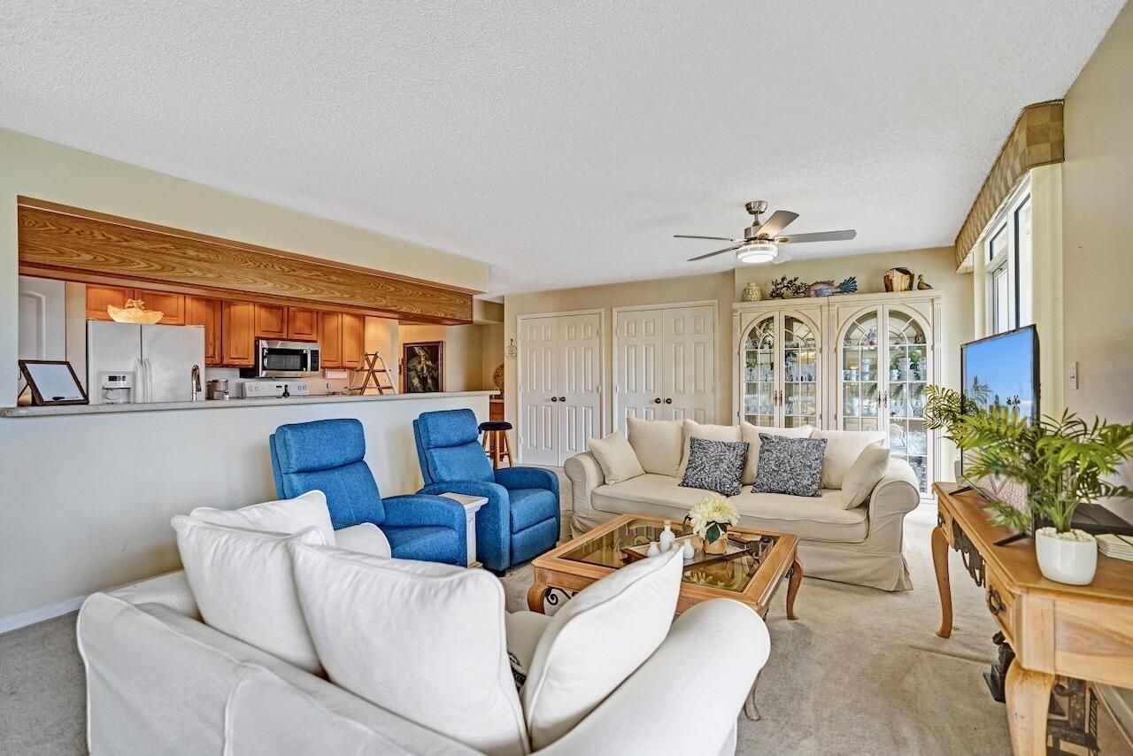 107 Half Moon Circle, Unit H1, Hypoluxo, FL 33462 Photo