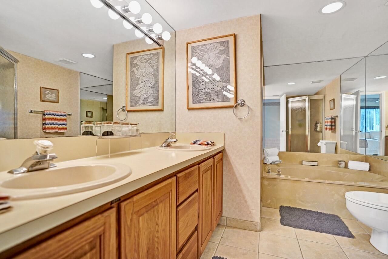 107 Half Moon Circle, Unit H1, Hypoluxo, FL 33462 Photo