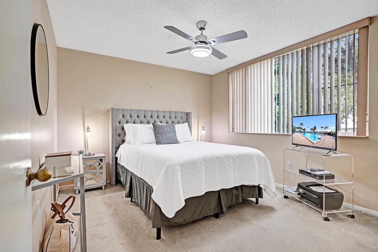 107 Half Moon Circle, Unit H1, Hypoluxo, FL 33462 Photo