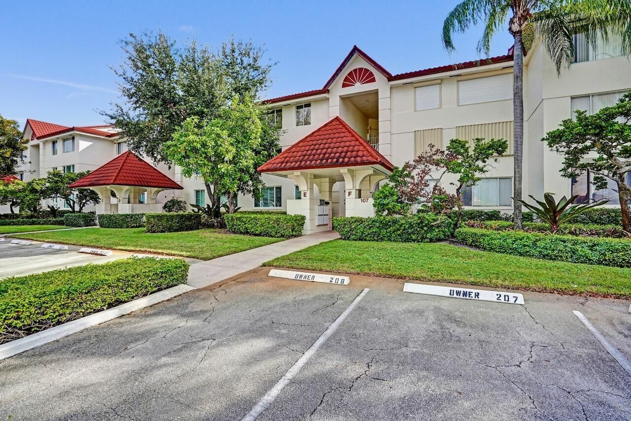 107 Half Moon Circle, Unit H1, Hypoluxo, FL 33462 Photo