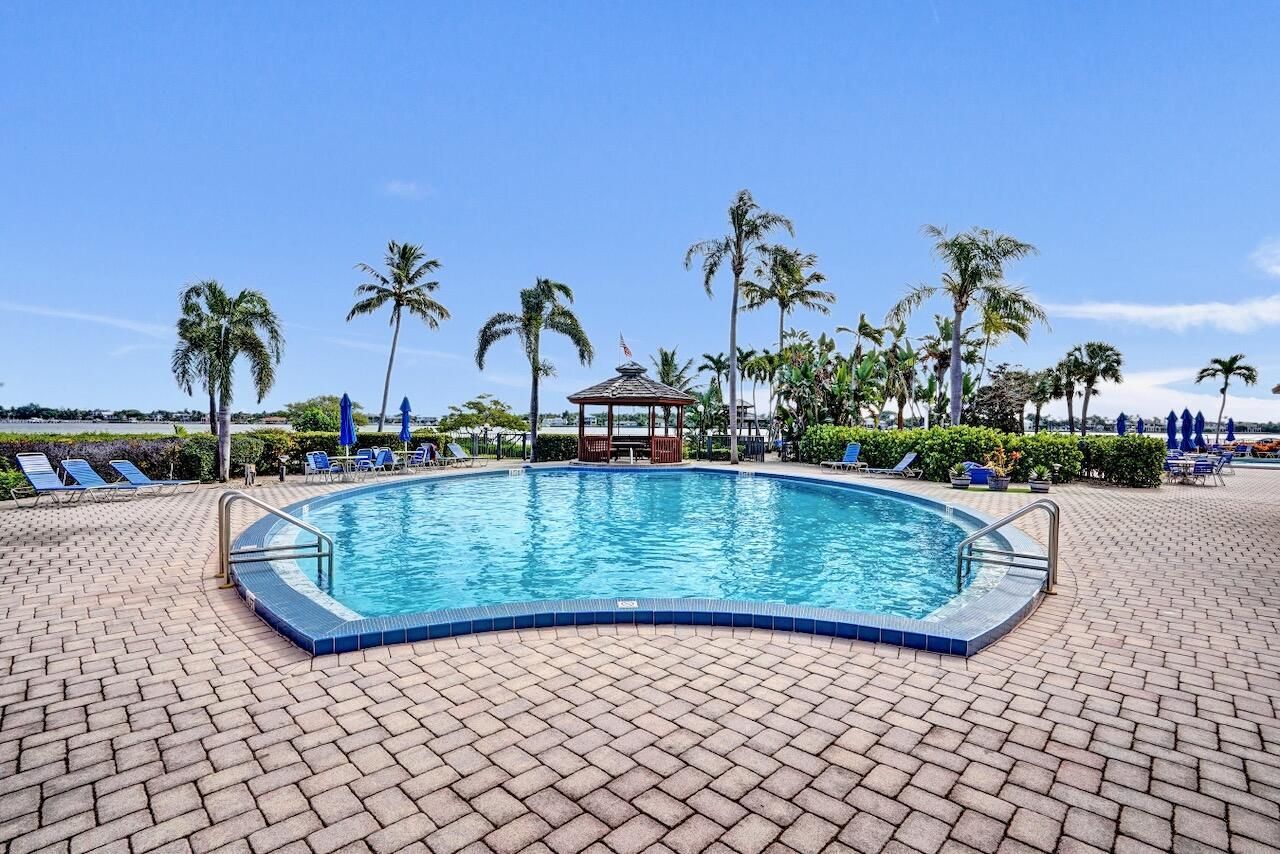 107 Half Moon Circle, Unit H1, Hypoluxo, FL 33462 Photo