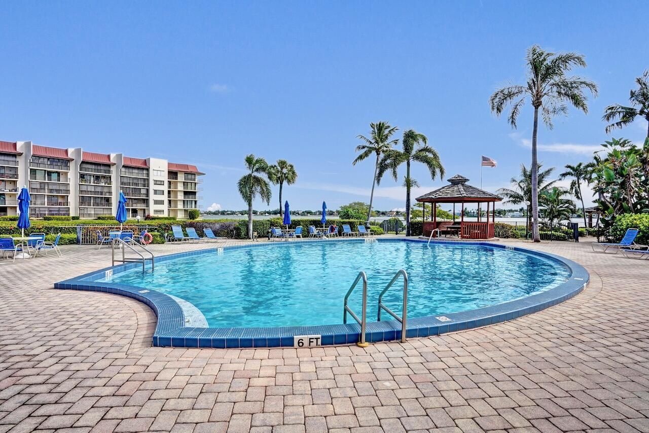 107 Half Moon Circle, Unit H1, Hypoluxo, FL 33462 Photo