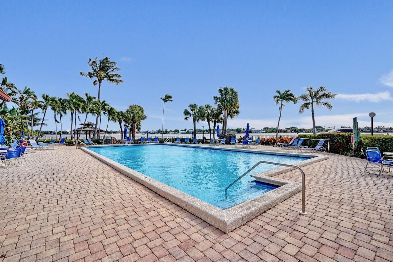 107 Half Moon Circle, Unit H1, Hypoluxo, FL 33462 Photo