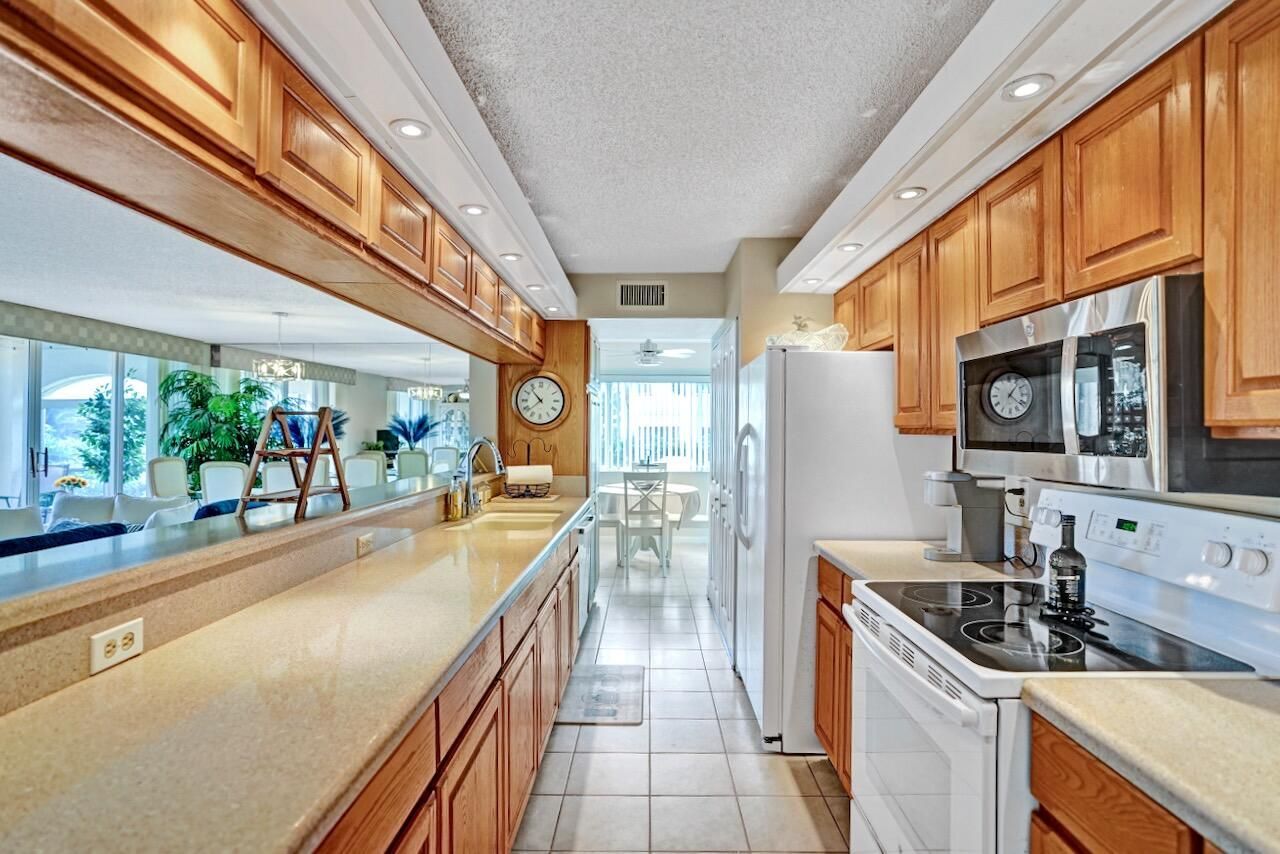 107 Half Moon Circle, Unit H1, Hypoluxo, FL 33462 Photo