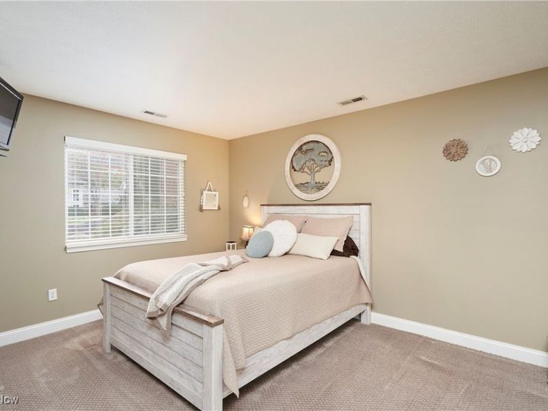 108 Furnace Run Drive, Akron, OH 44307 Photo 12