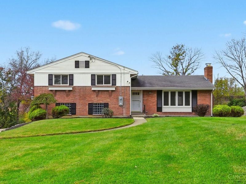 10489 Cinderella Drive, Montgomery, OH 45242 Photo 1