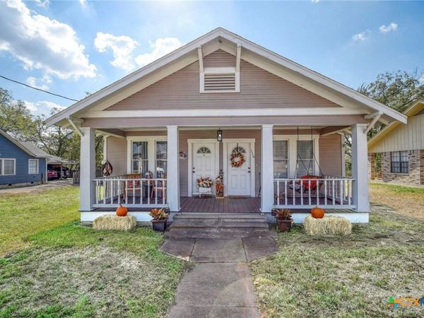 116 Avenue E, Shiner, TX 77984