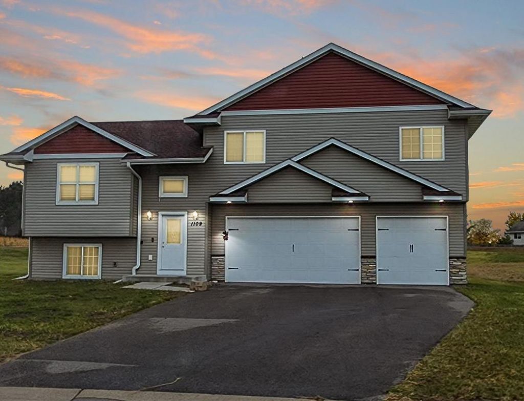 1109 8th Avenue, Isanti, MN 55040 Main Photo