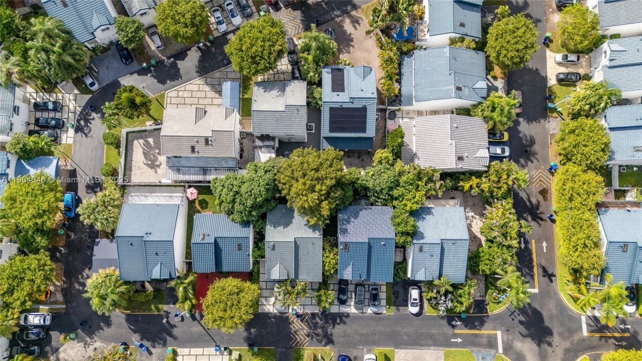 351 NE 211th St, Miami, FL 33179 Photo