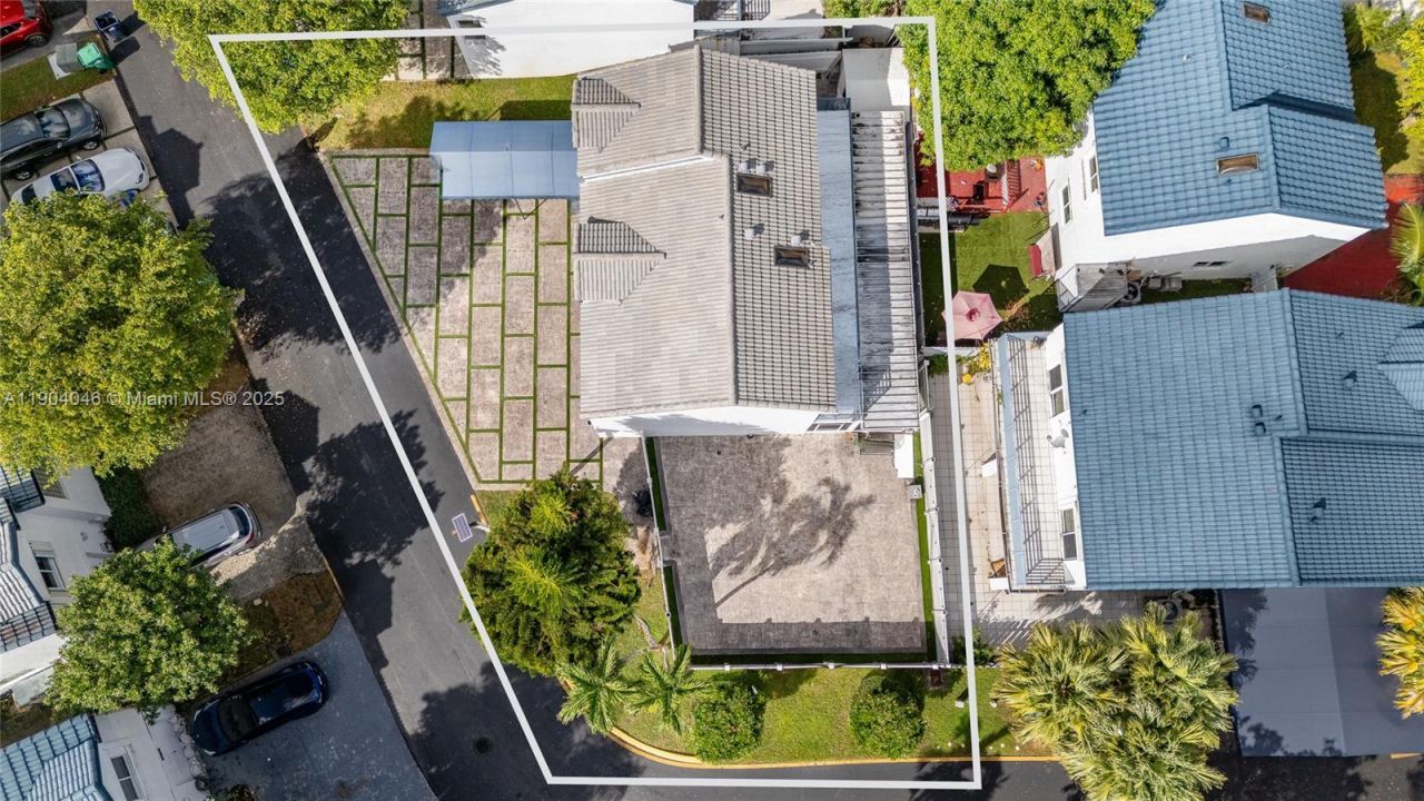351 NE 211th St, Miami, FL 33179 Photo