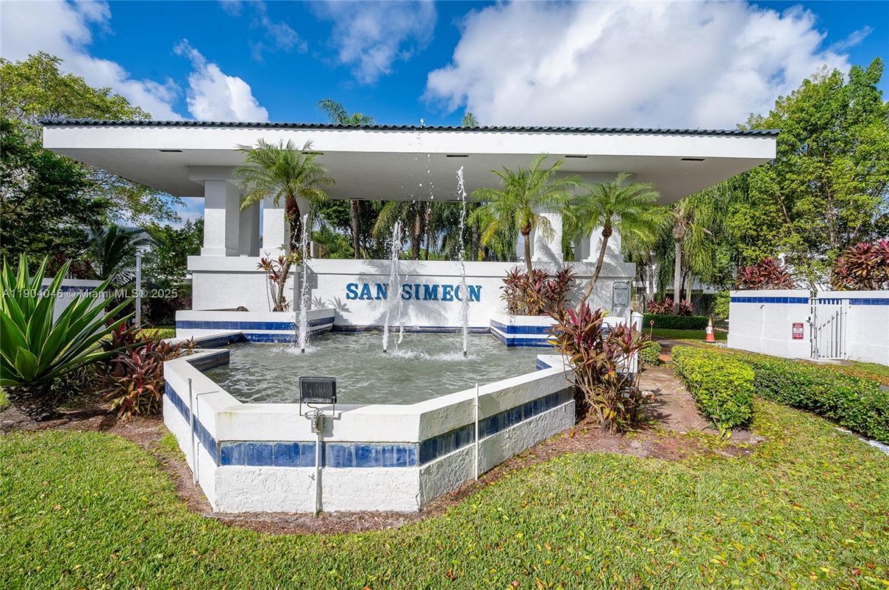 351 NE 211th St, Miami, FL 33179 Photo