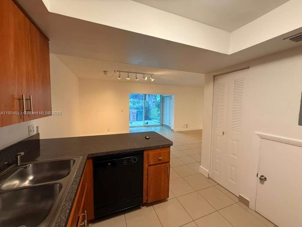 23 N Valencia Dr, Unit 2-32, Davie, FL 33324 Photo