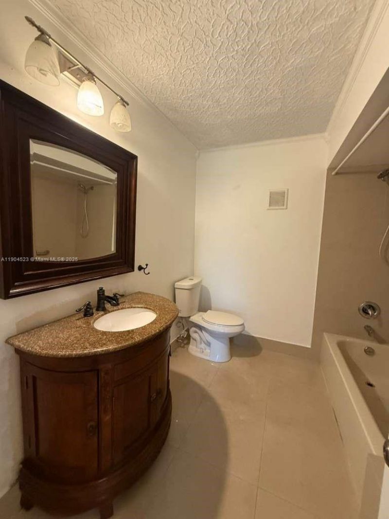 23 N Valencia Dr, Unit 2-32, Davie, FL 33324 Photo