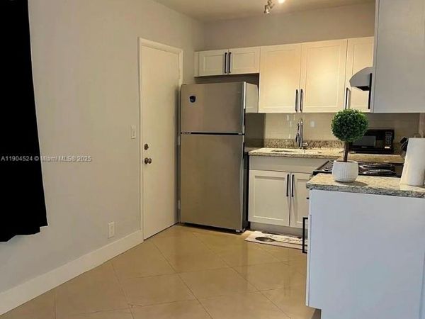 1824 Monroe St, Unit 8, Hollywood, FL 33020