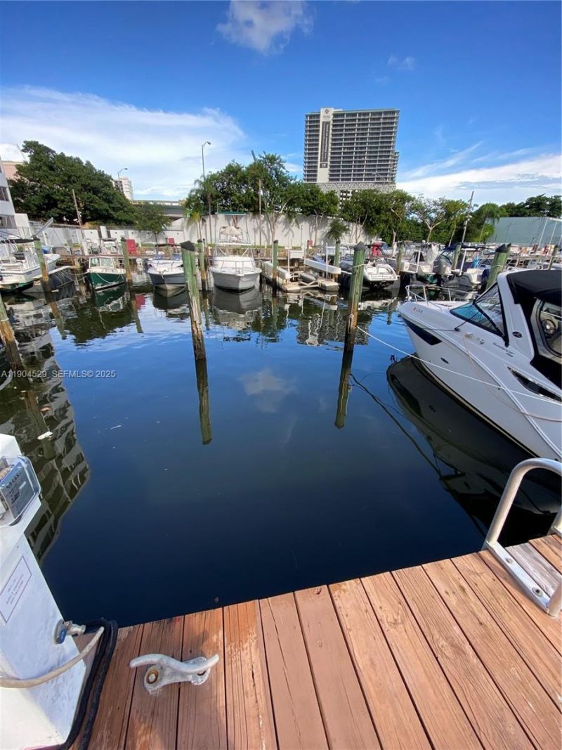 1700 NW North River Dr. #51, Miami, FL 33125 Photo