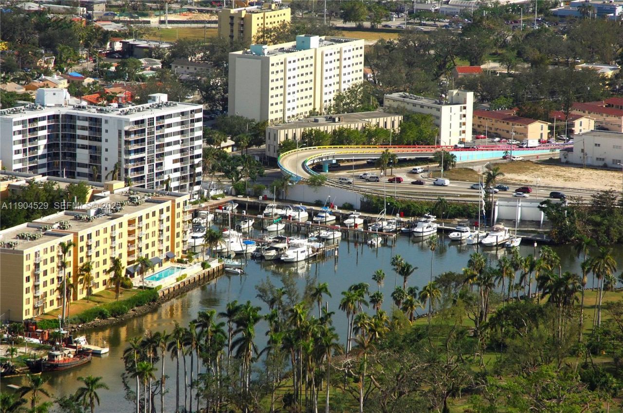 1700 NW North River Dr. #51, Miami, FL 33125 Photo