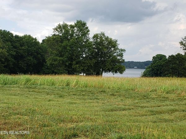 000 Tucker Place Way, Dandridge, TN 37725