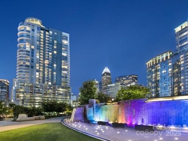 225 S Poplar Street, Unit B2, Charlotte, NC 28202