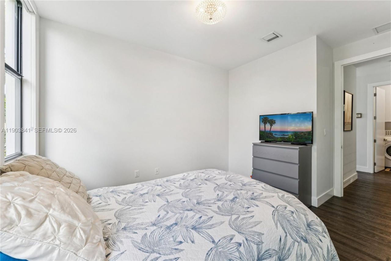 909 NE 16th Ter, Unit 4, Fort Lauderdale, FL 33304 Photo