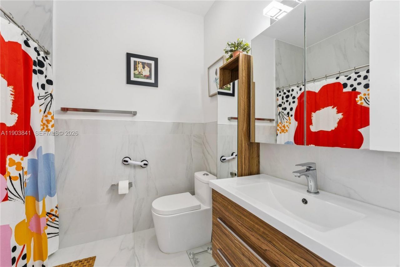 909 NE 16th Ter, Unit 4, Fort Lauderdale, FL 33304 Photo