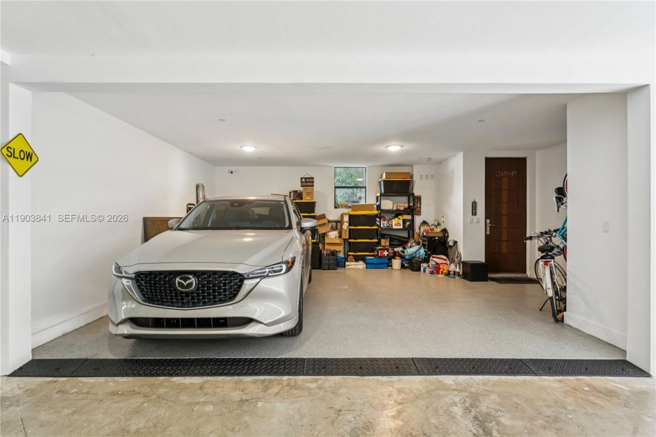 909 NE 16th Ter, Unit 4, Fort Lauderdale, FL 33304 Photo