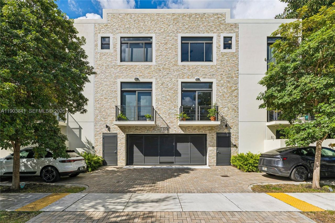 909 NE 16th Ter, Unit 4, Fort Lauderdale, FL 33304 Photo