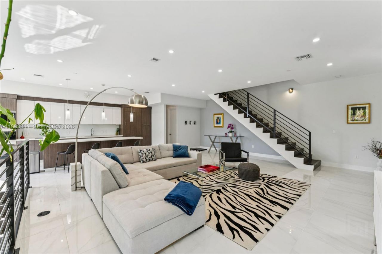 909 NE 16th Ter, Unit 4, Fort Lauderdale, FL 33304 Photo