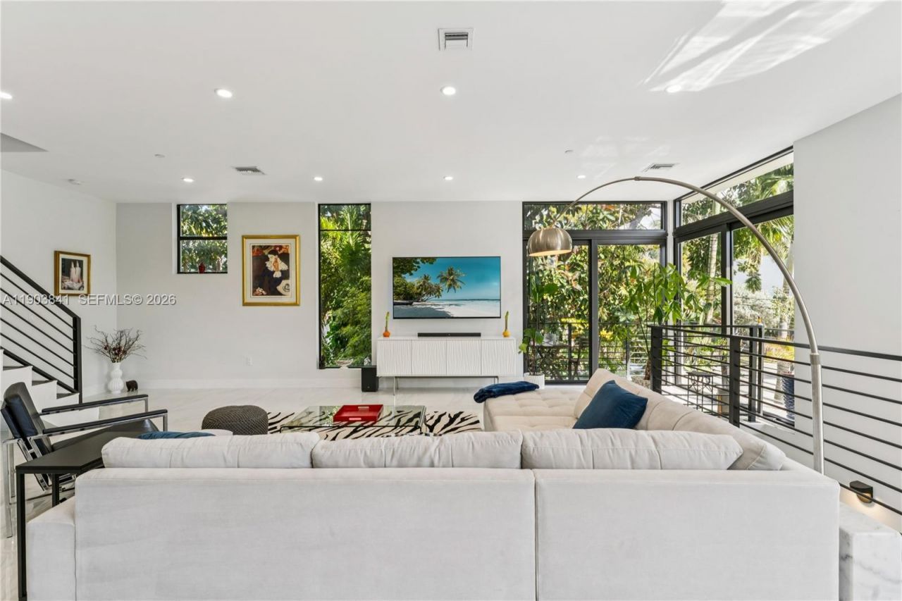 909 NE 16th Ter, Unit 4, Fort Lauderdale, FL 33304 Photo