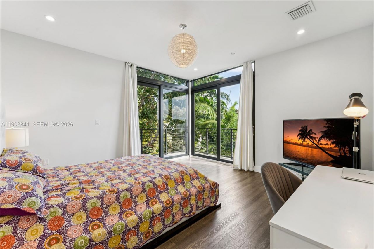 909 NE 16th Ter, Unit 4, Fort Lauderdale, FL 33304 Photo