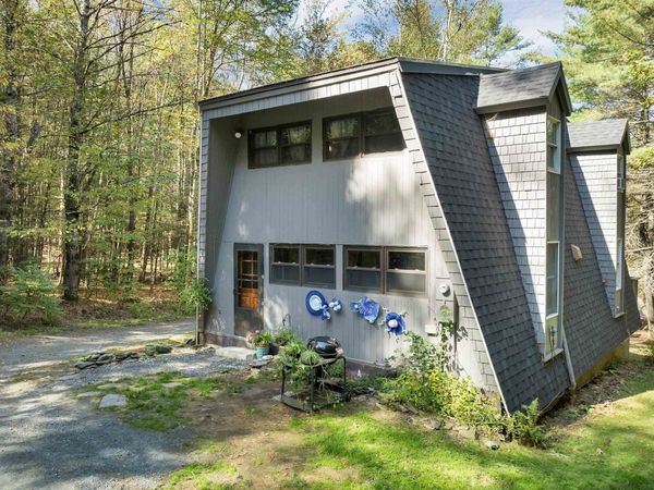 402 Marsh Family Road, Hartford, VT 05047