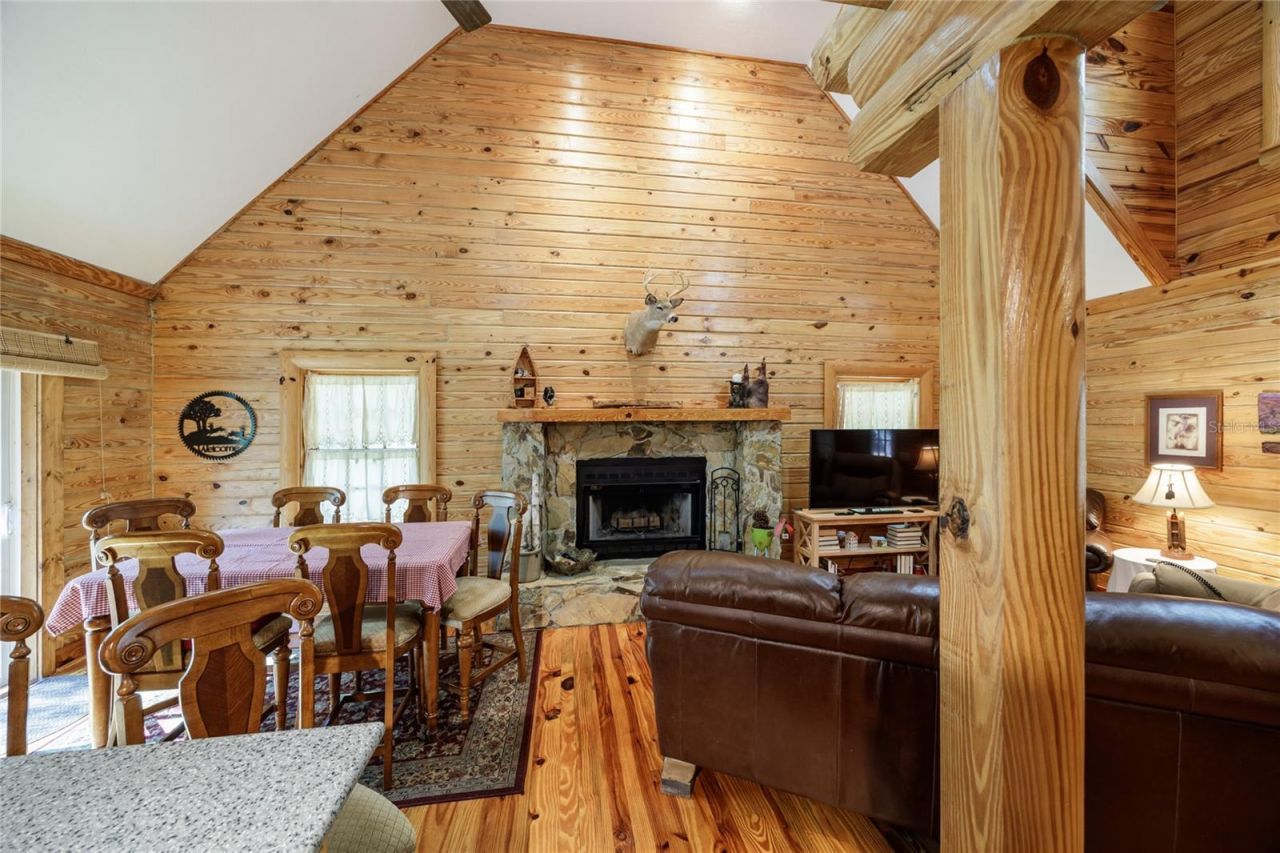 239 Riley Lake Drive, Hawthorne, FL 32640 Photo