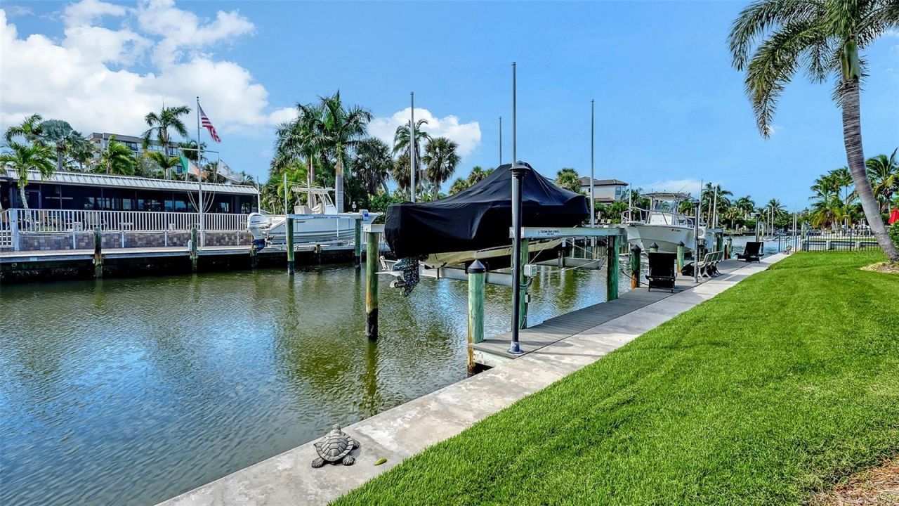 5569 Contento Drive, Sarasota, FL 34242 Photo