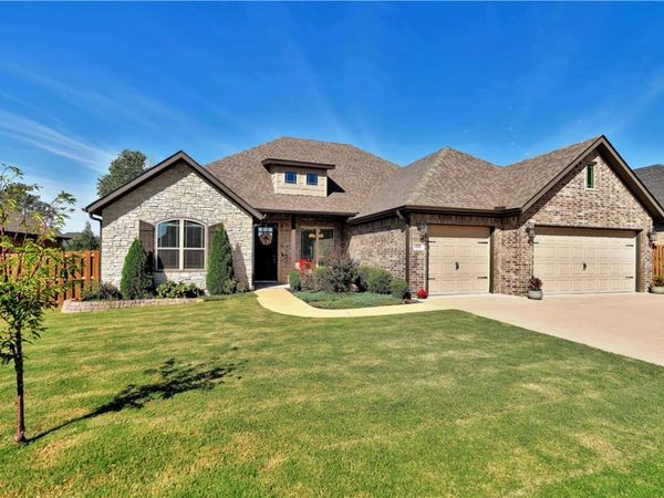 695 Malbec Road, Tontitown, AR 72762