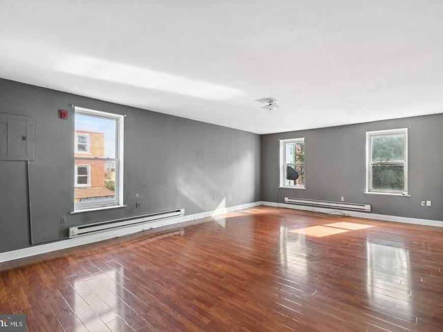 301 W York Street, Philadelphia, PA 19133 Main Photo