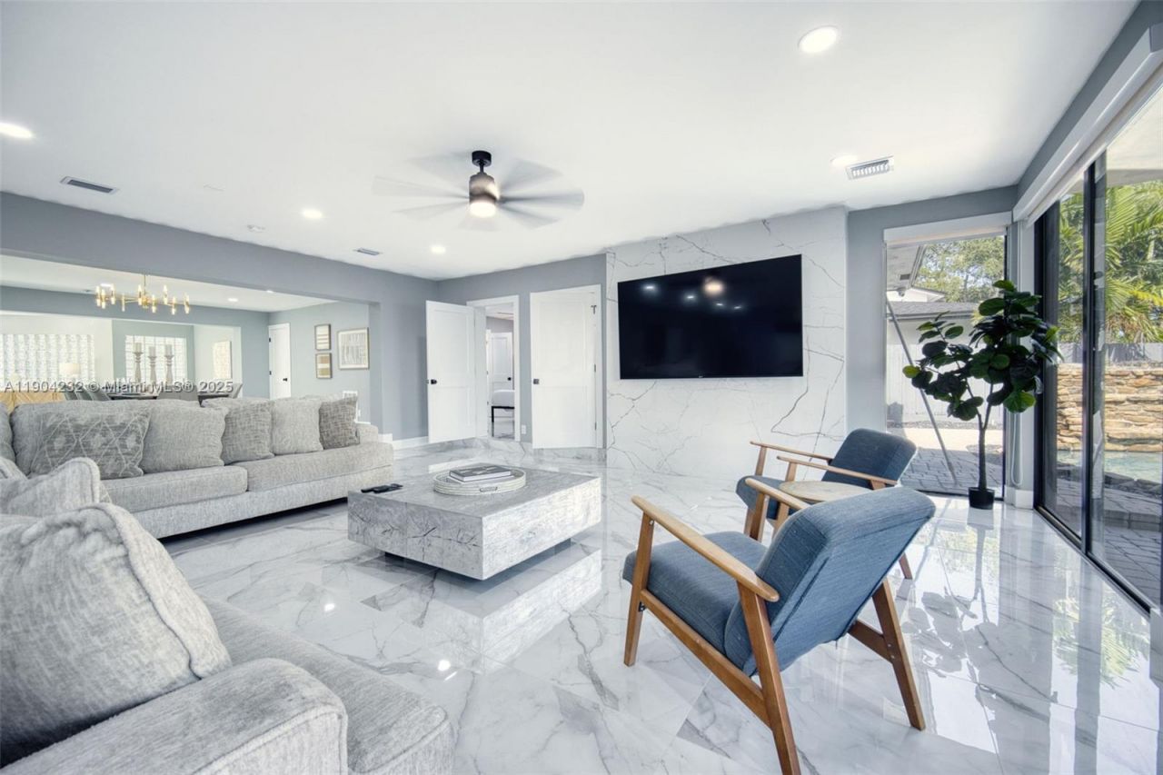 1030 SW 14th Ter, Fort Lauderdale, FL 33312 Photo