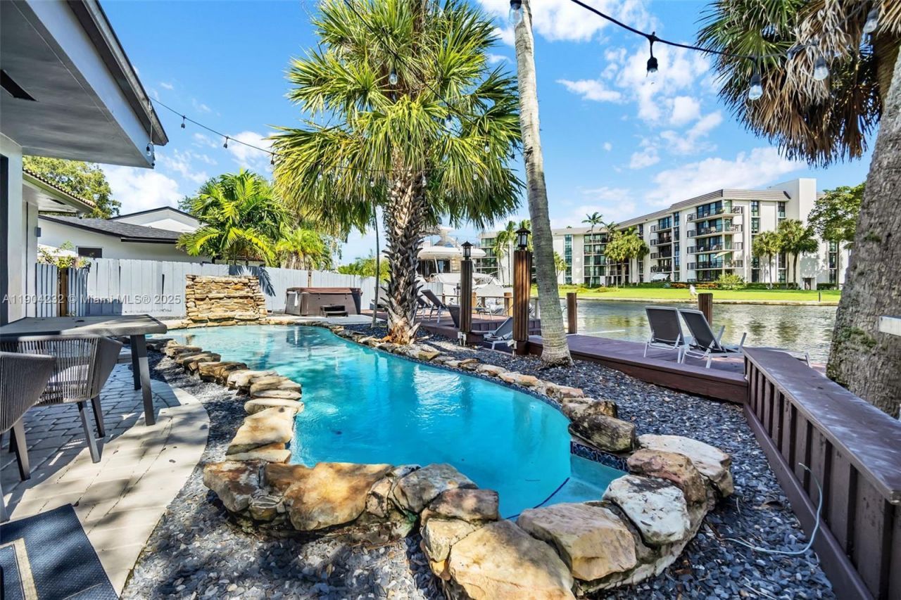 1030 SW 14th Ter, Fort Lauderdale, FL 33312 Photo