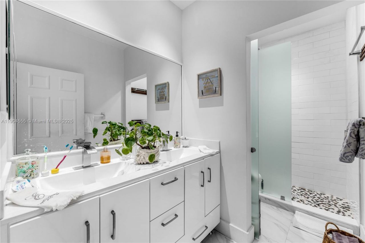 655 SE 37th Ter, Homestead, FL 33033 Photo