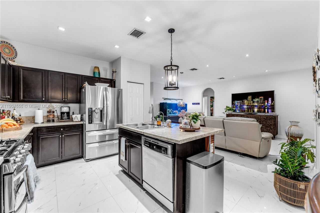 655 SE 37th Ter, Homestead, FL 33033 Photo