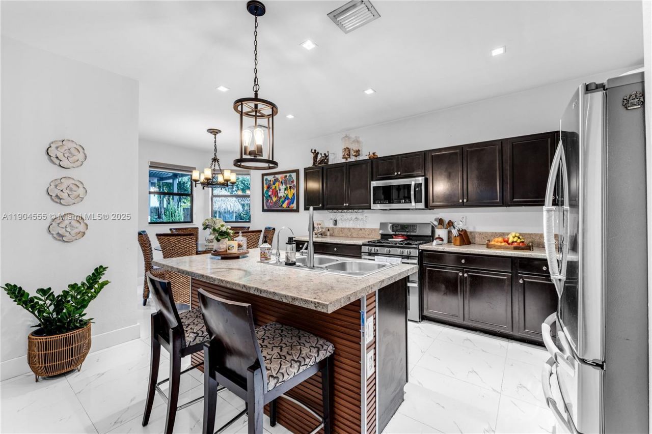 655 SE 37th Ter, Homestead, FL 33033 Photo