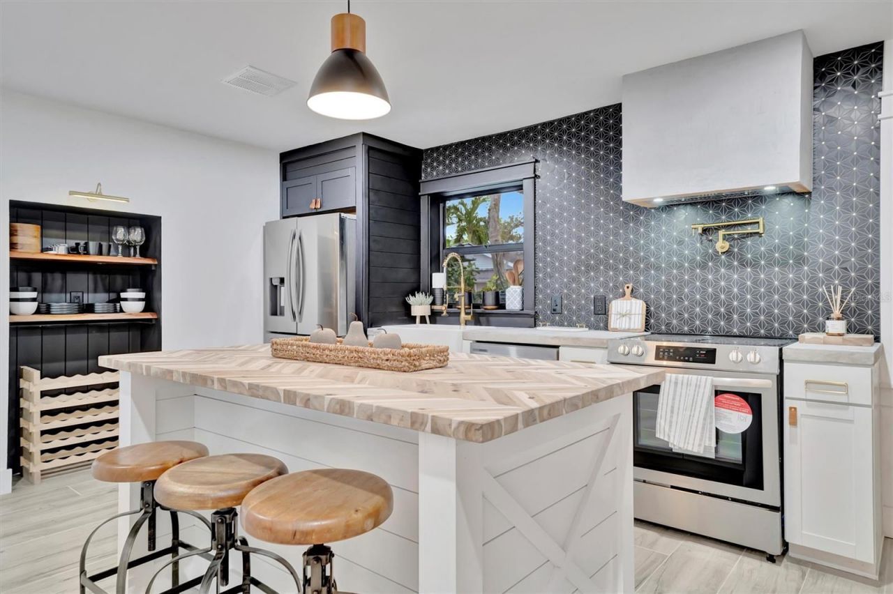 2713 4th Avenue W, Bradenton, FL 34205 Photo