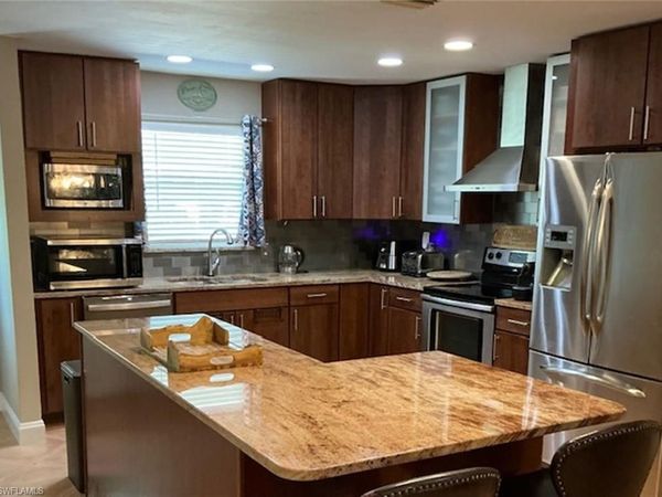 882 Bluebird ST, NAPLES, FL 34104