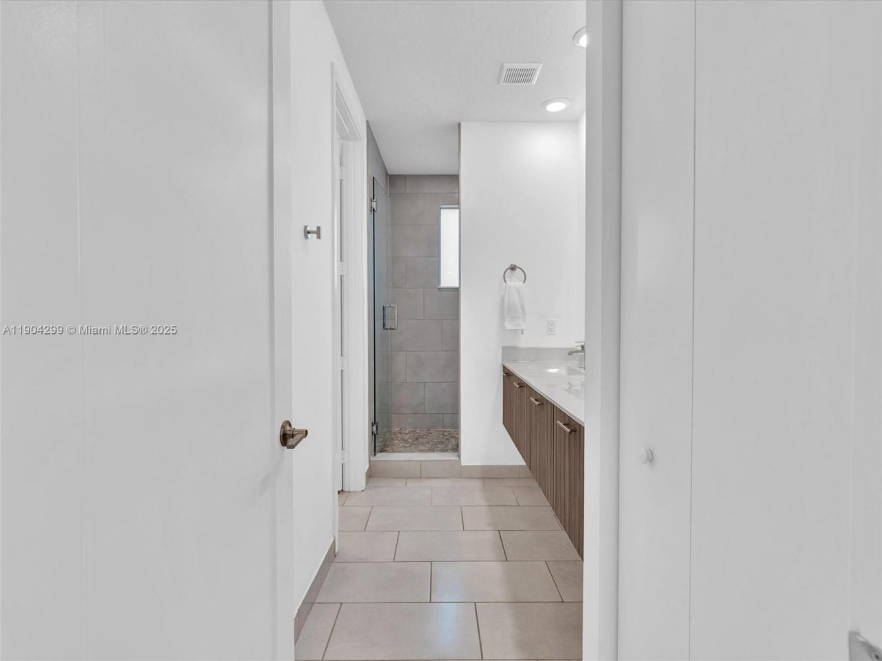 6410 NW 102nd Path, Unit 302, Doral, FL 33178 Photo