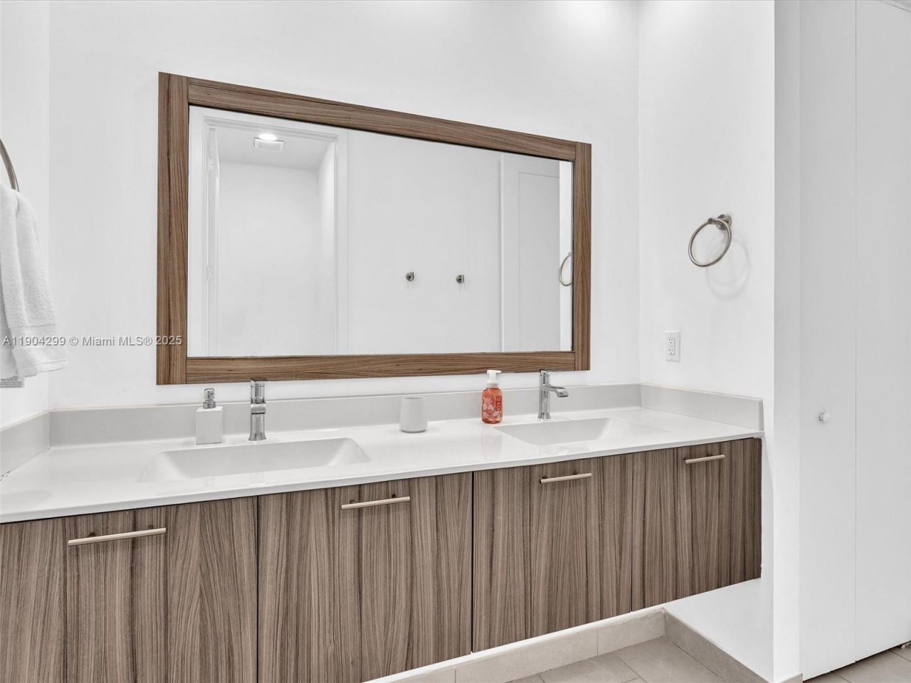 6410 NW 102nd Path, Unit 302, Doral, FL 33178 Photo