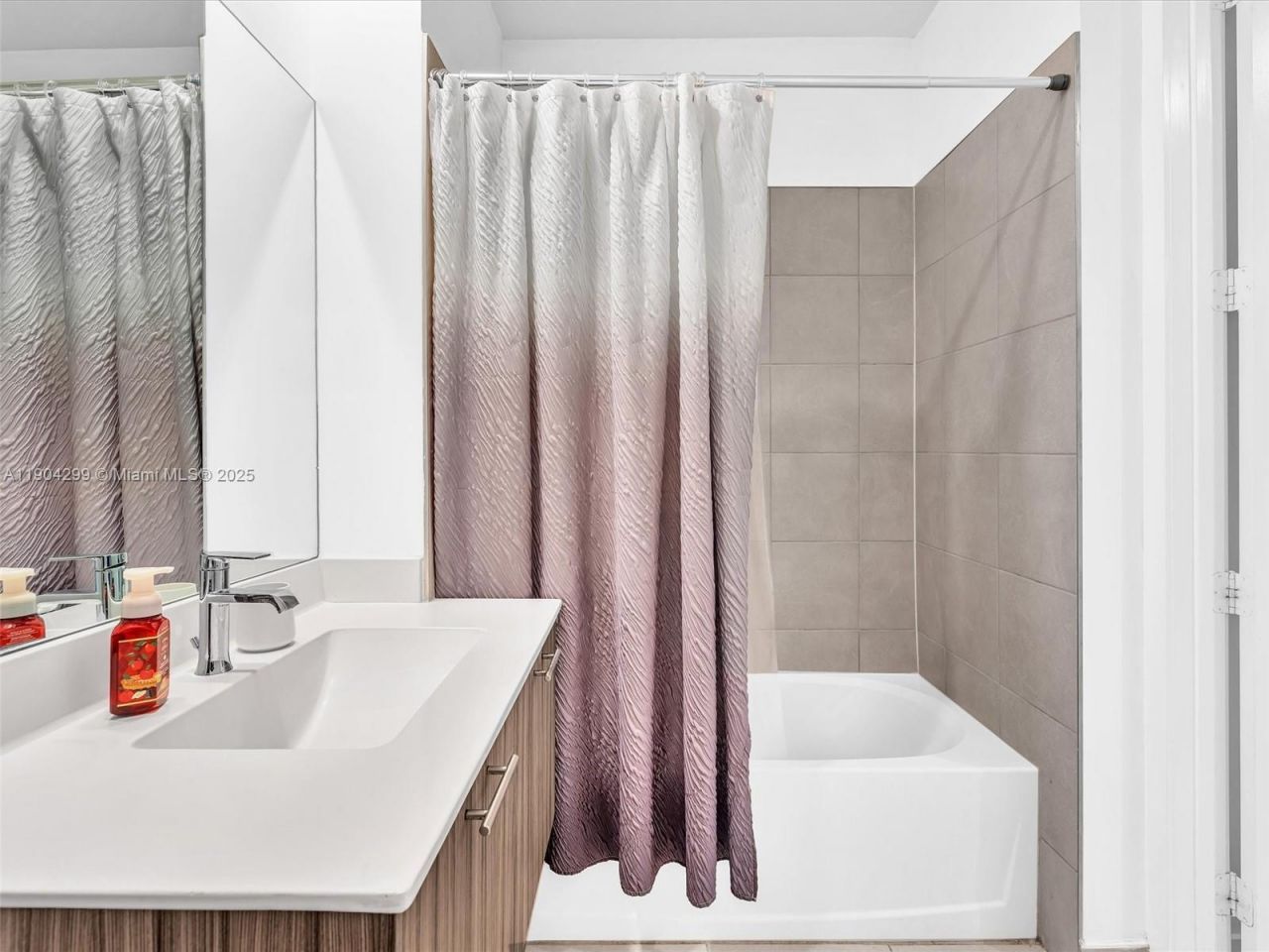 6410 NW 102nd Path, Unit 302, Doral, FL 33178 Photo