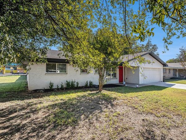807 Poindexter Avenue, Cleburne, TX 76033