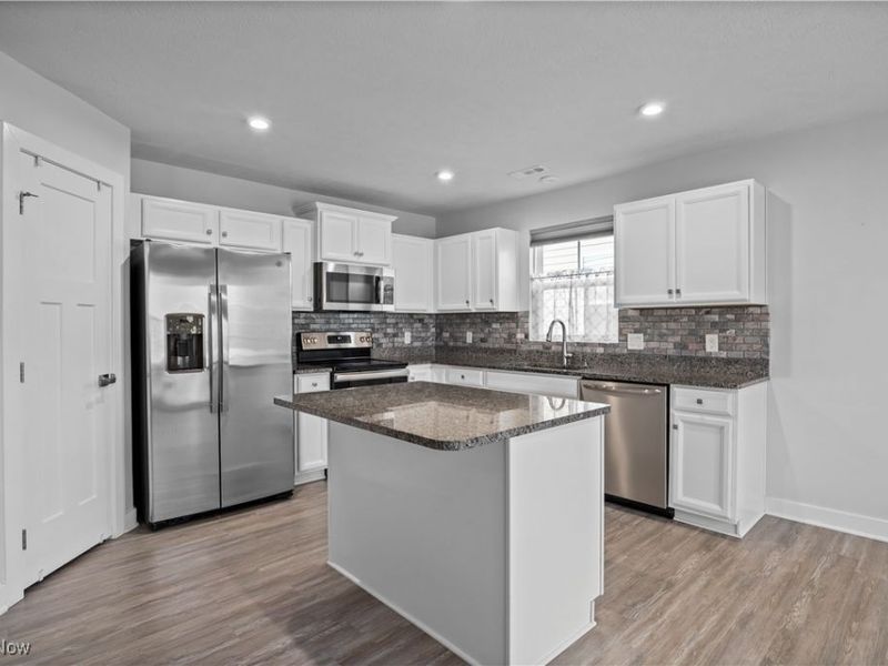 320 Pebble Creek Court, Amherst, OH 44001 Photo 10