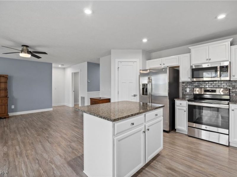 320 Pebble Creek Court, Amherst, OH 44001 Photo 11