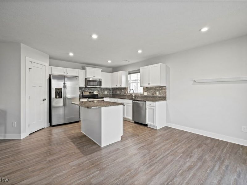 320 Pebble Creek Court, Amherst, OH 44001 Photo 13